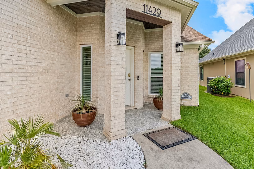 Photo 4 of 11429 Outrigger Drive, Willis, TX