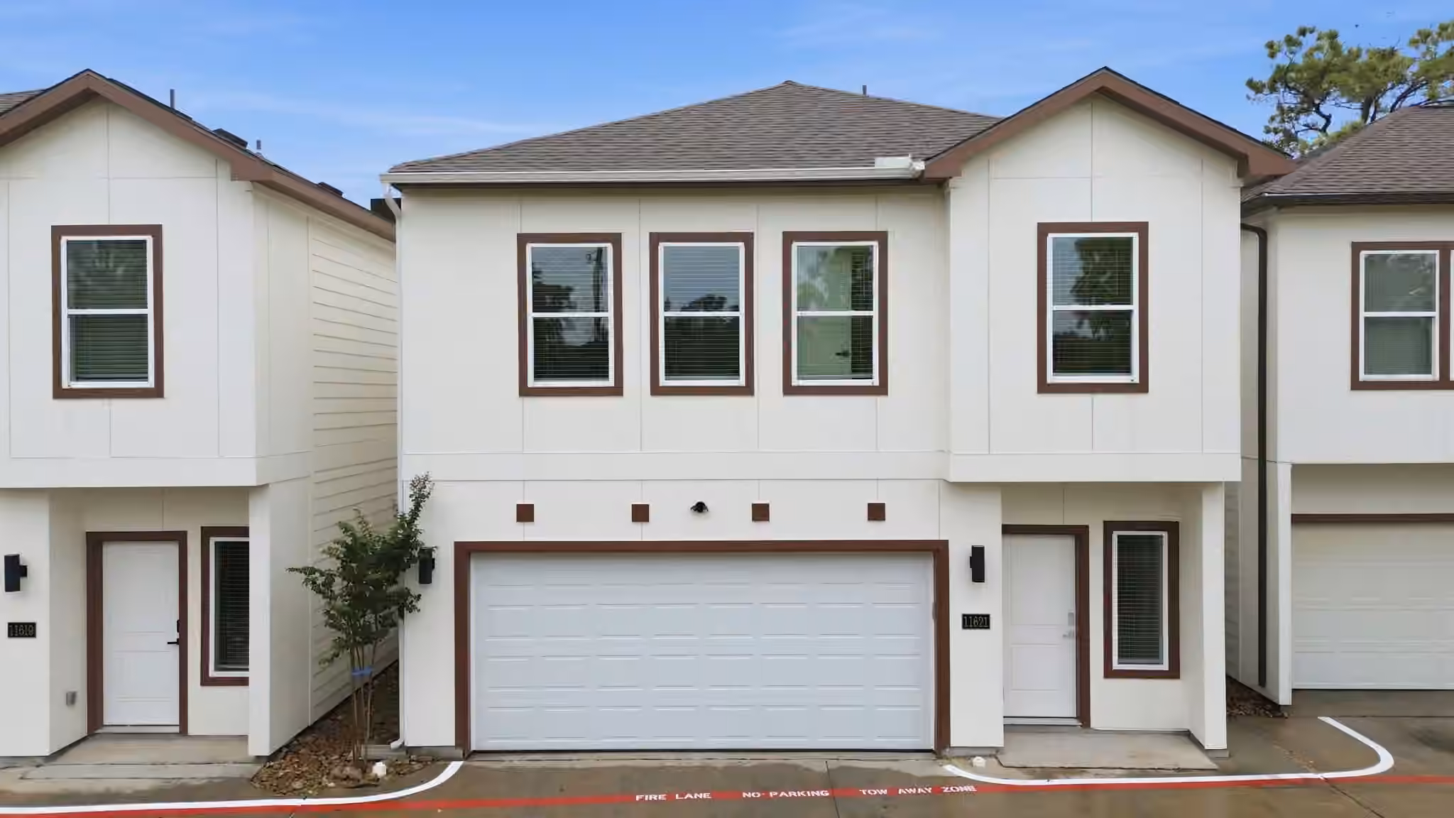 Photo 2 of 11621 Waldemar Drive, Houston, TX