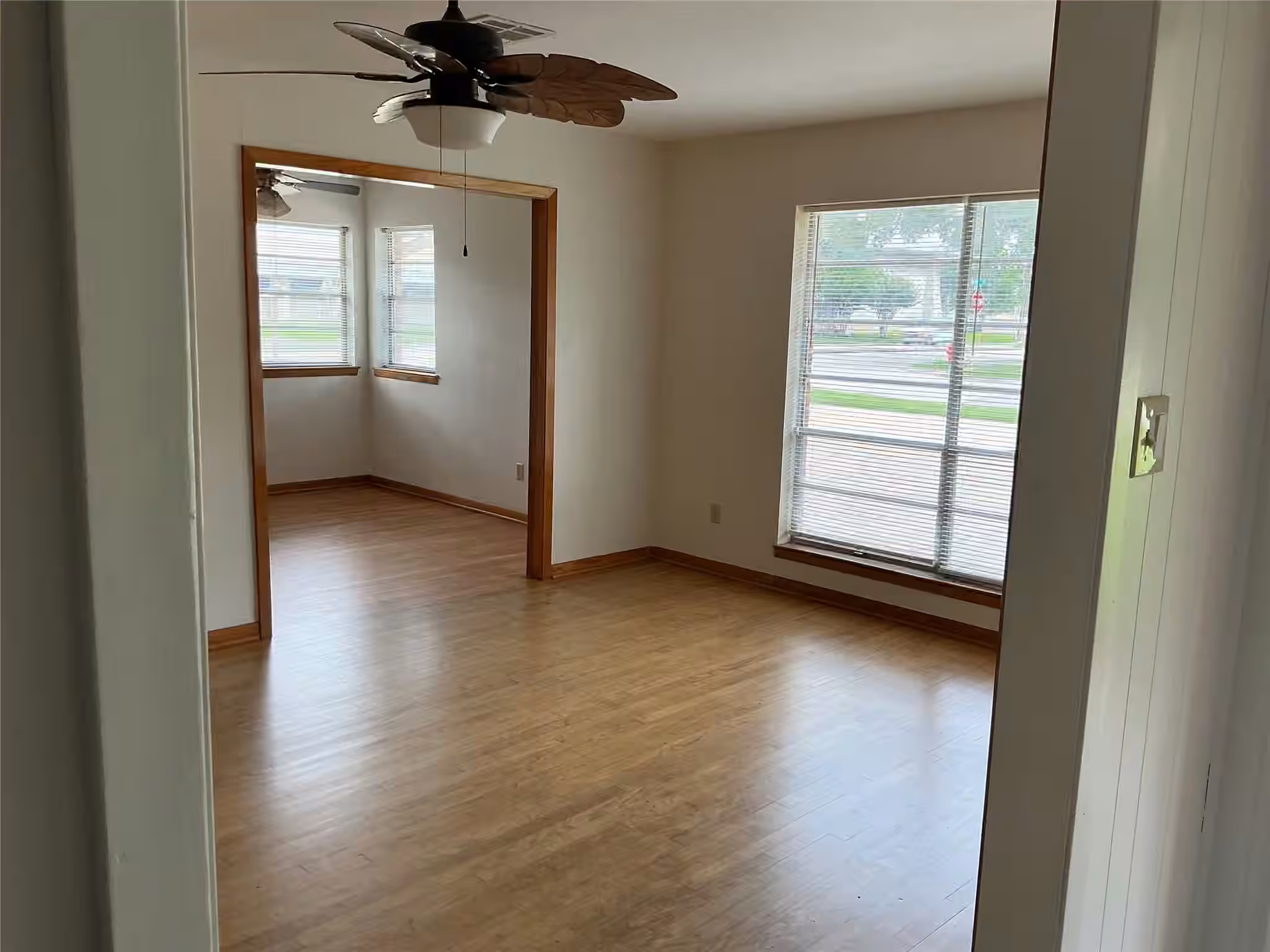 Photo 5 of 1933 East Avenue, Katy, TX