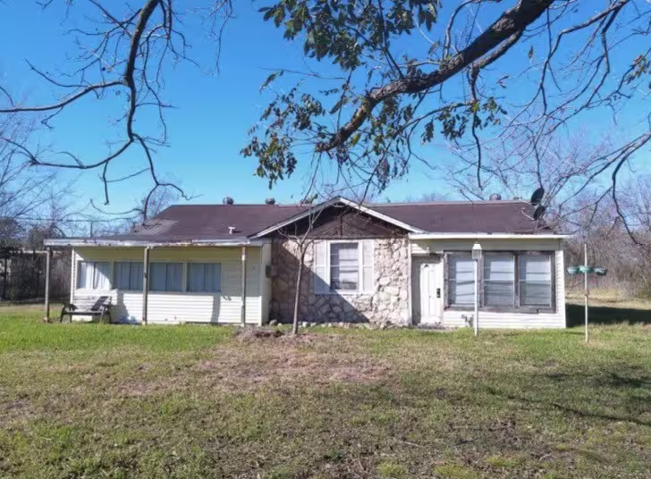 Photo 2 of 1023 Becker Street, Channelview, TX