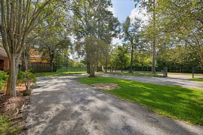 Photo 3 of 9330 Memorial Drive, Houston, TX