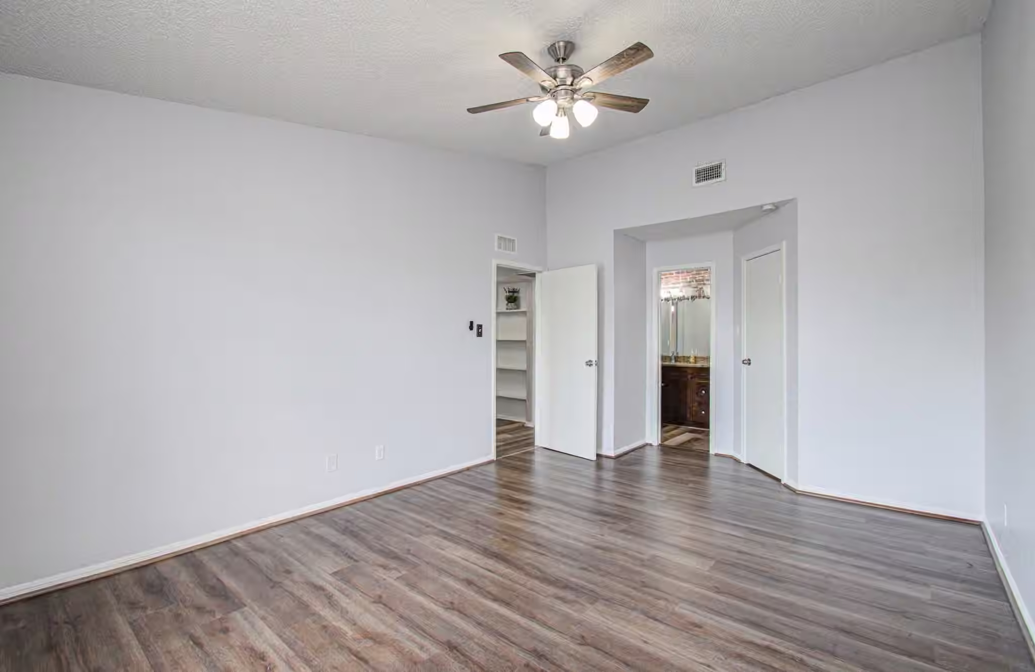 Photo 4 of 10101 S Gessner Road 405, Houston, TX