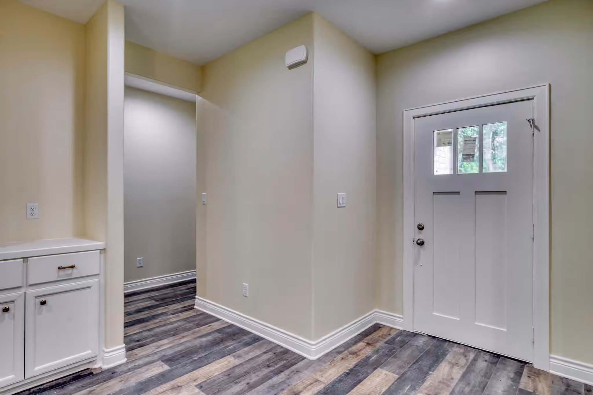 Photo 5 of 1112 Holly Springs, Huntsville, TX