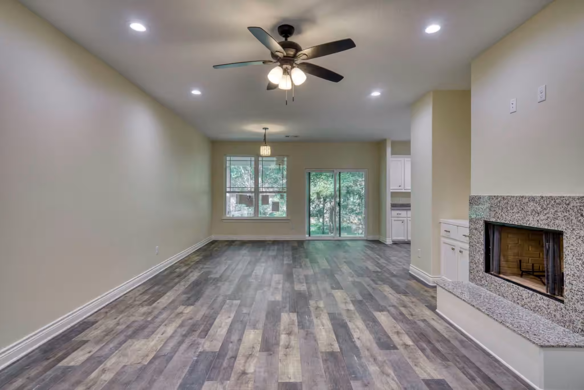 Photo 6 of 1112 Holly Springs, Huntsville, TX