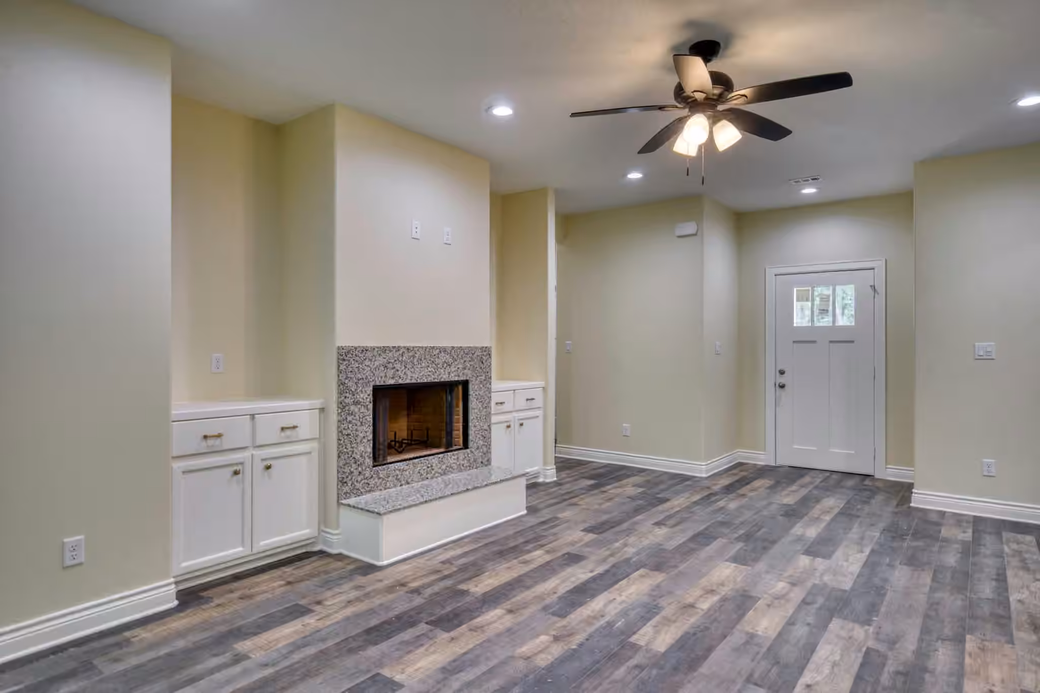 Photo 7 of 1112 Holly Springs, Huntsville, TX