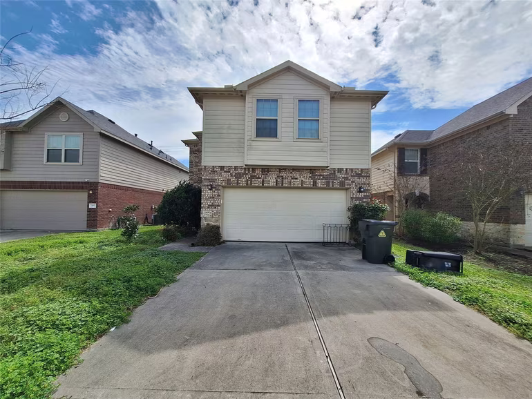 Photo 3 of 211 Sea Breeze Drive, Bacliff, TX