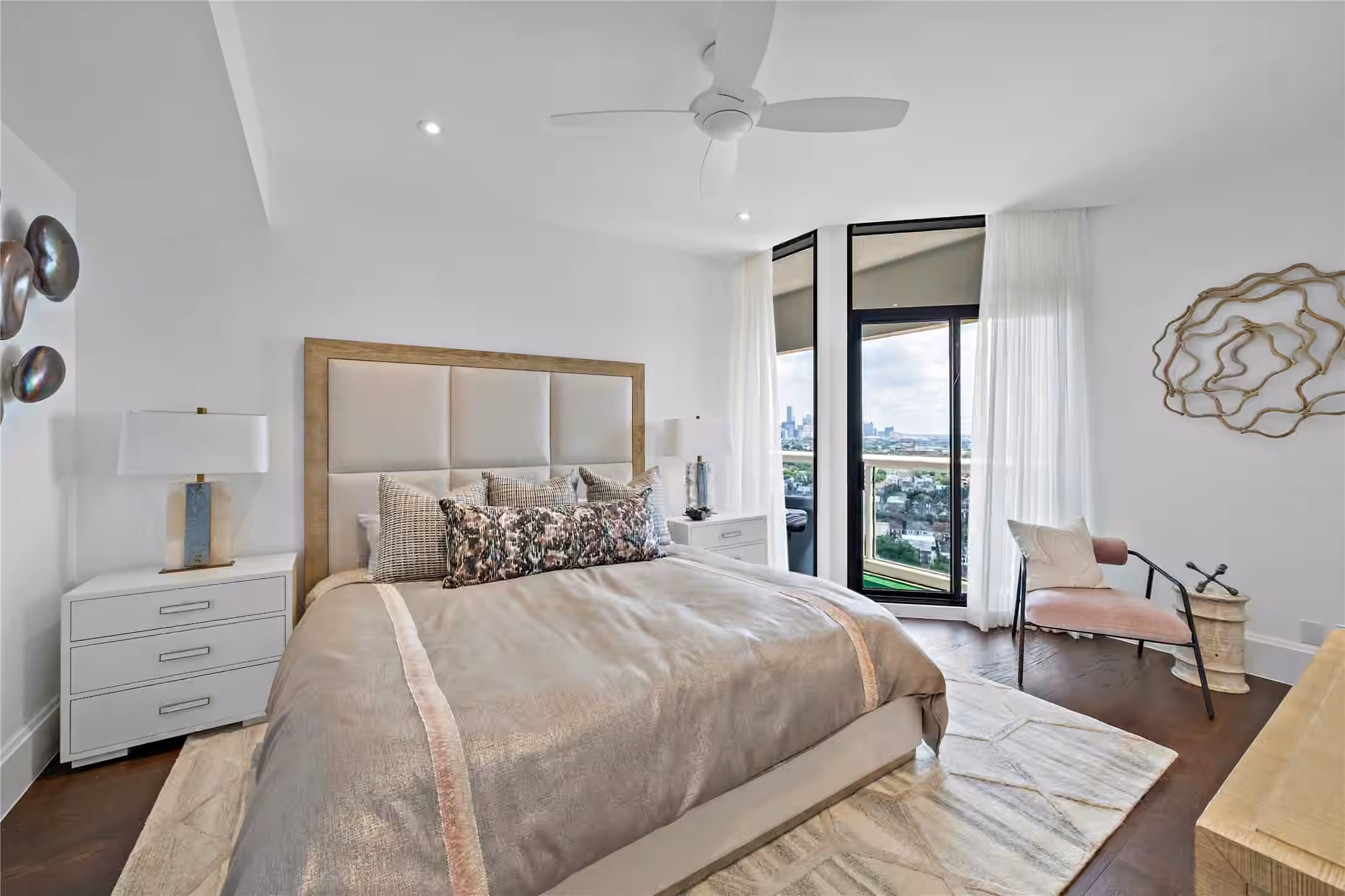 Photo 6 of 1701 Hermann Drive 24B, Houston, TX