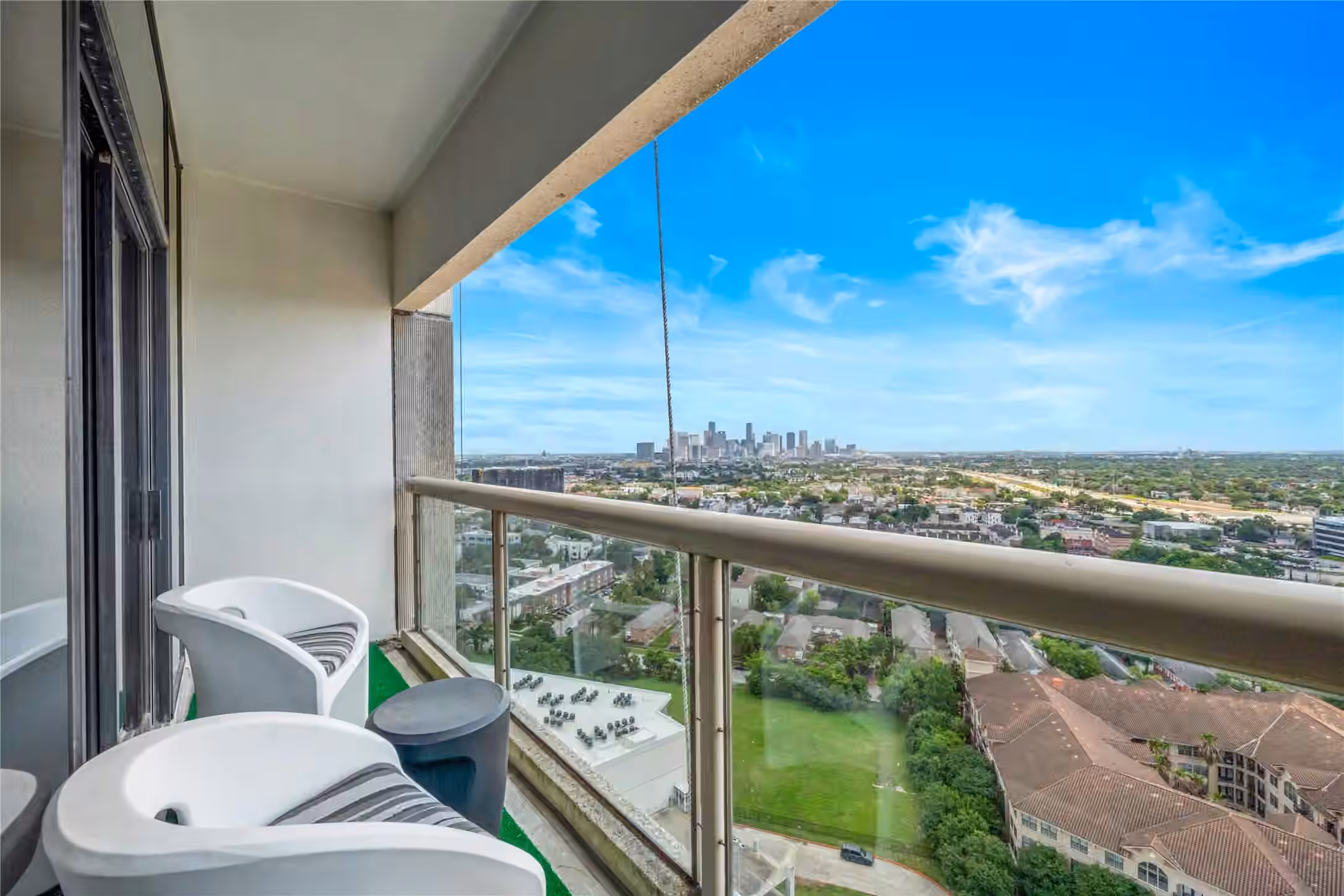 Photo 7 of 1701 Hermann Drive 24B, Houston, TX