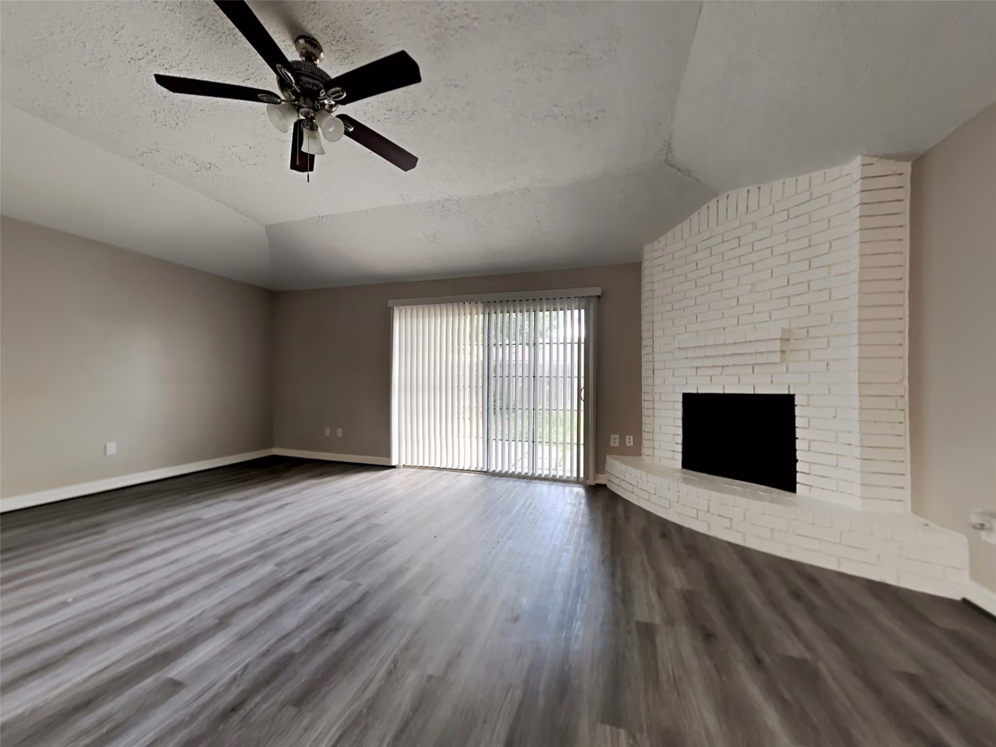 Photo 4 of 15227 Dunstable Lane, Channelview, TX