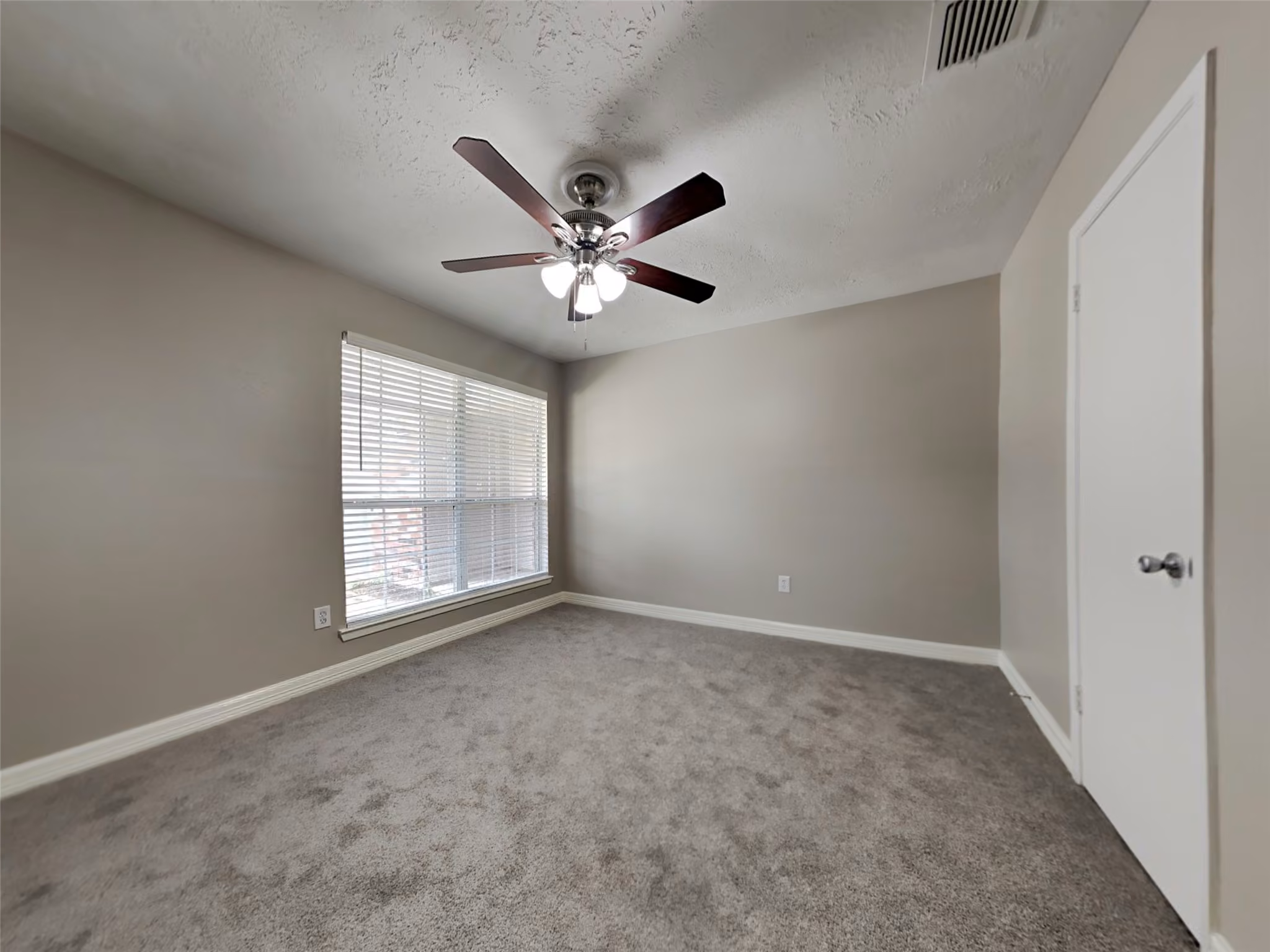 Photo 7 of 15227 Dunstable Lane, Channelview, TX