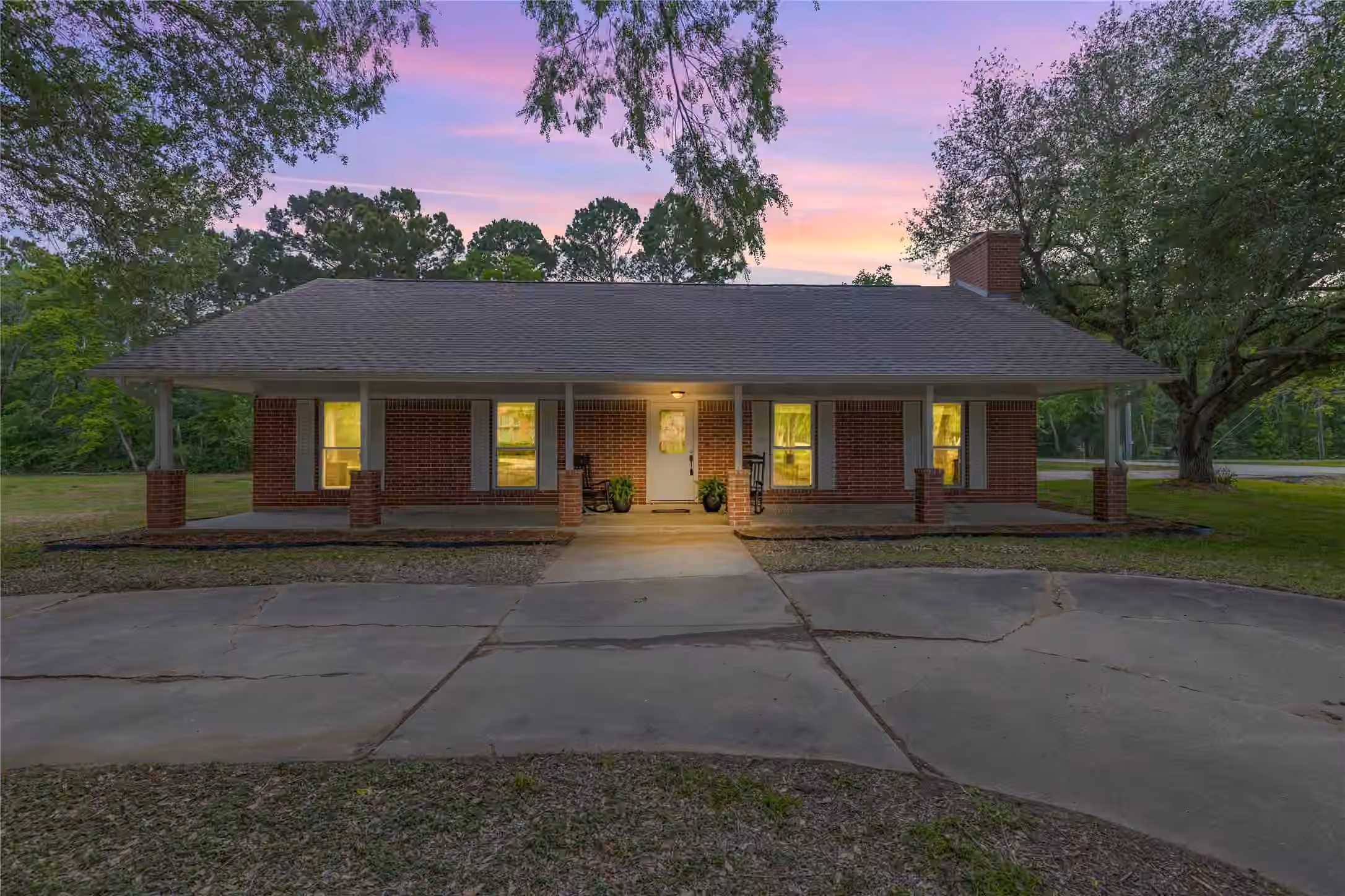 Photo 2 of 655 Avenue L, Dickinson, TX