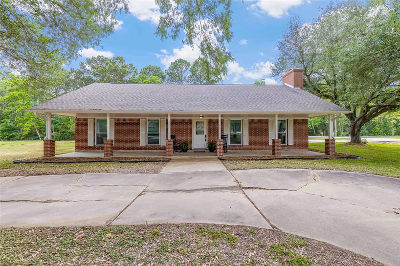 Photo 5 of 655 Avenue L, Dickinson, TX