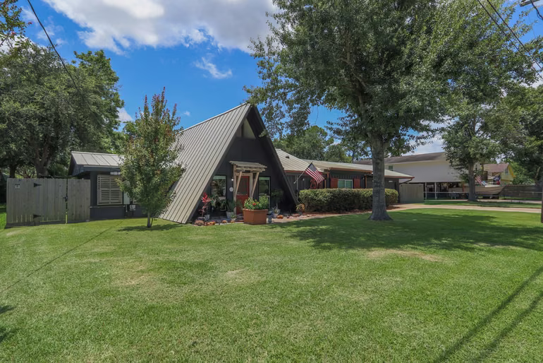 Photo 4 of 2575 Cliff Drive, Dickinson, TX