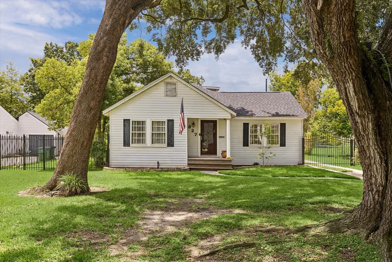 Photo 7 of 327 W 31st Street, Houston, TX