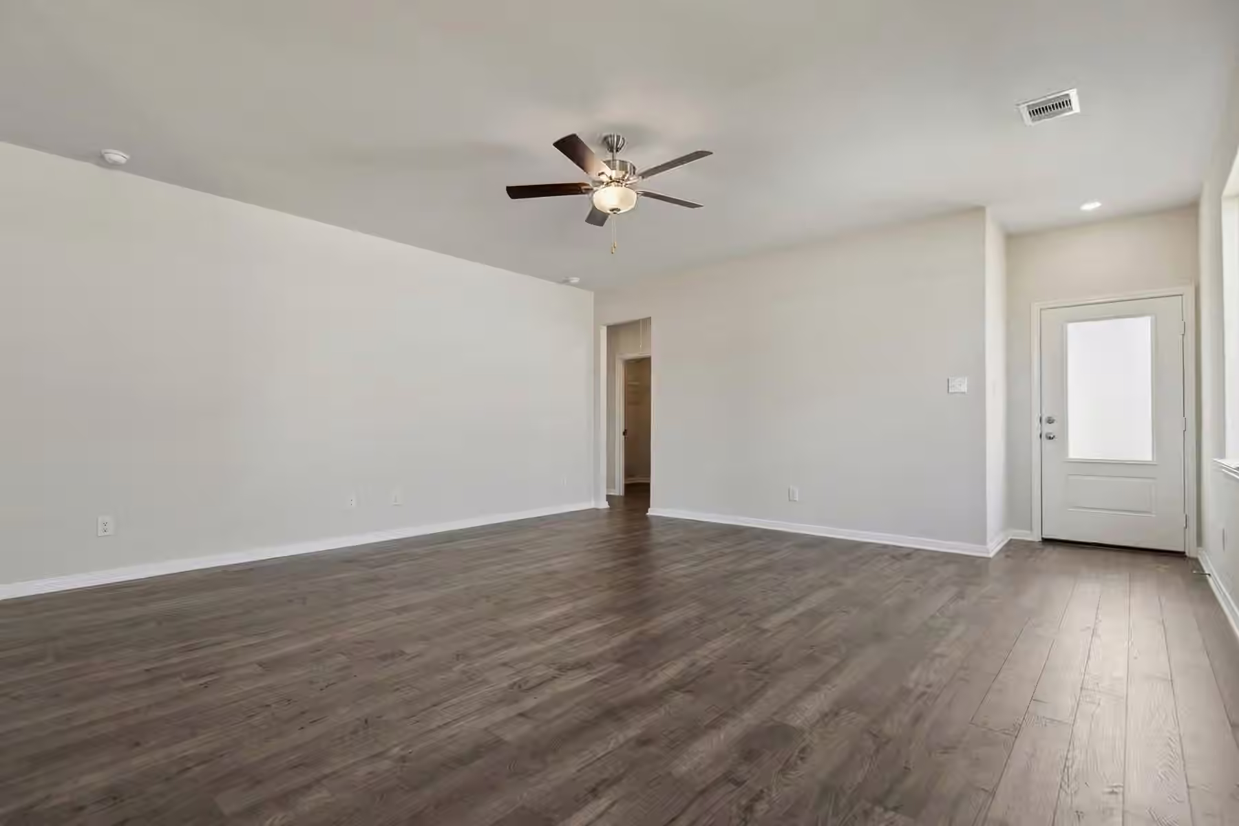 Photo 3 of 16462 Honeysuckle Hill Drive, Conroe, TX