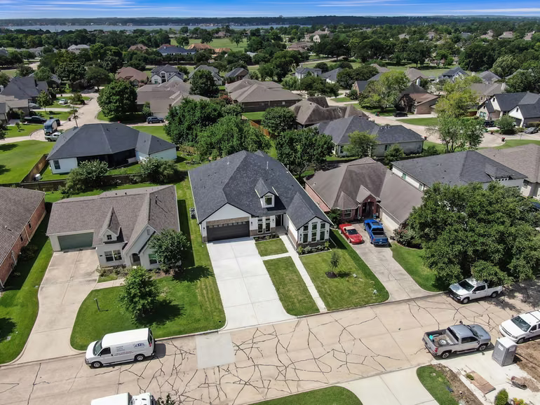 Photo 2 of 101 Bermuda Circle, Montgomery, TX