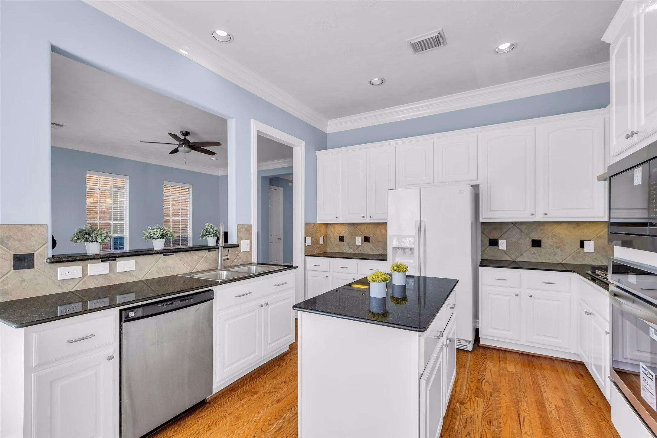 Photo 6 of 2819 Briarhurst Park, Houston, TX