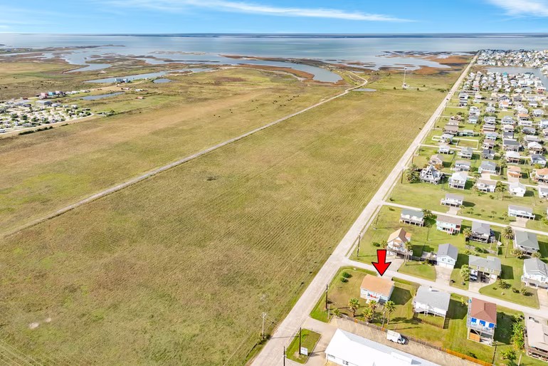 Photo 4 of 16725 Edward Teach Road, Jamaica Beach, TX