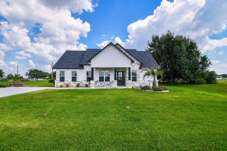 Photo of 595 Buckskin Drive, Palacios, TX