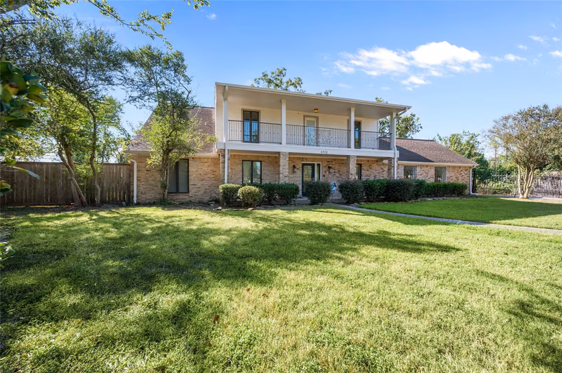 Photo 2 of 4702 Bayou Vista Drive, Houston, TX