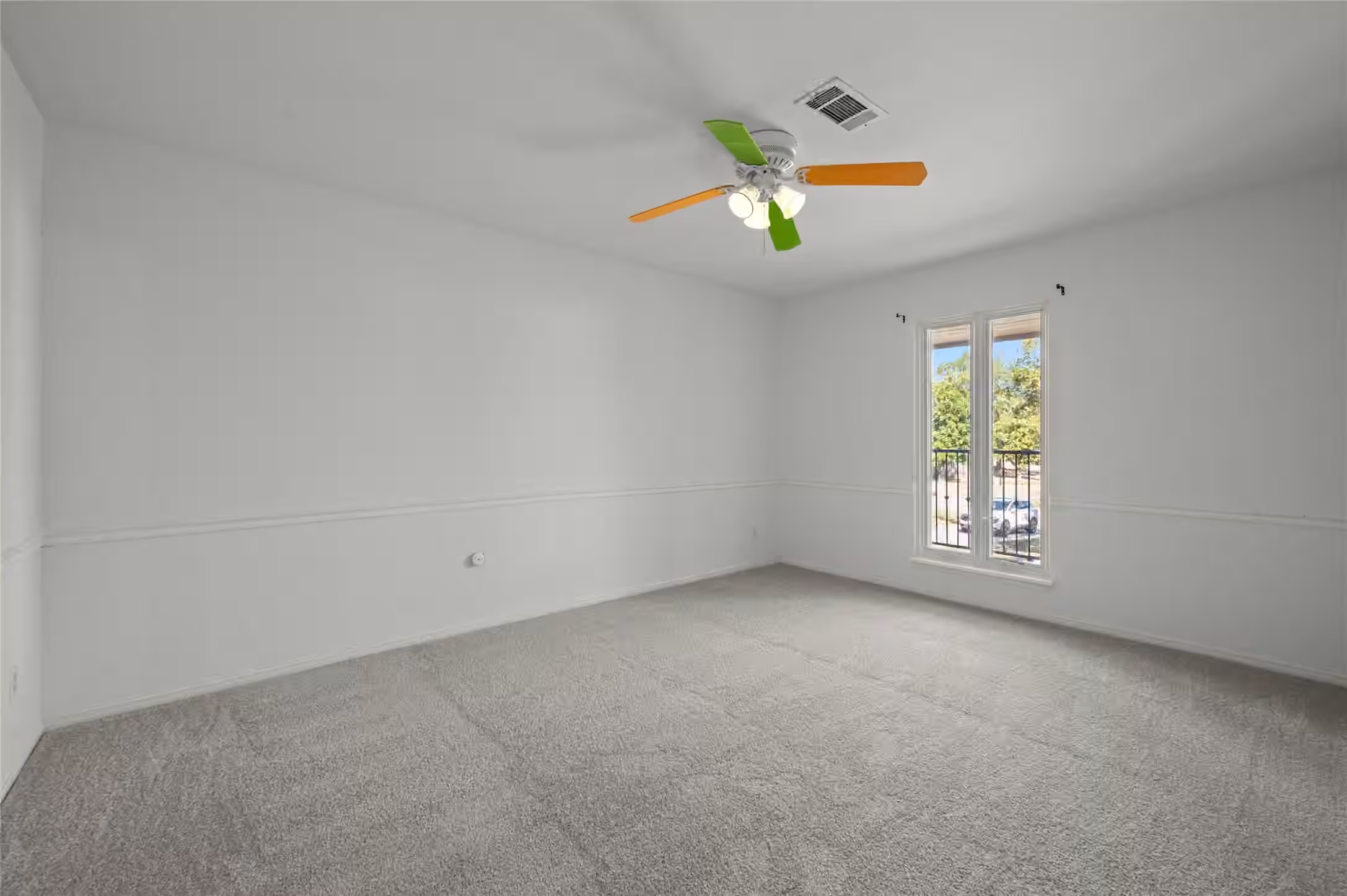 Photo 5 of 4702 Bayou Vista Drive, Houston, TX
