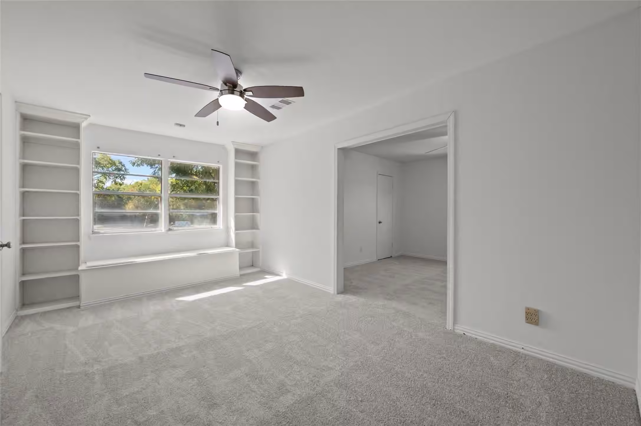 Photo 6 of 4702 Bayou Vista Drive, Houston, TX