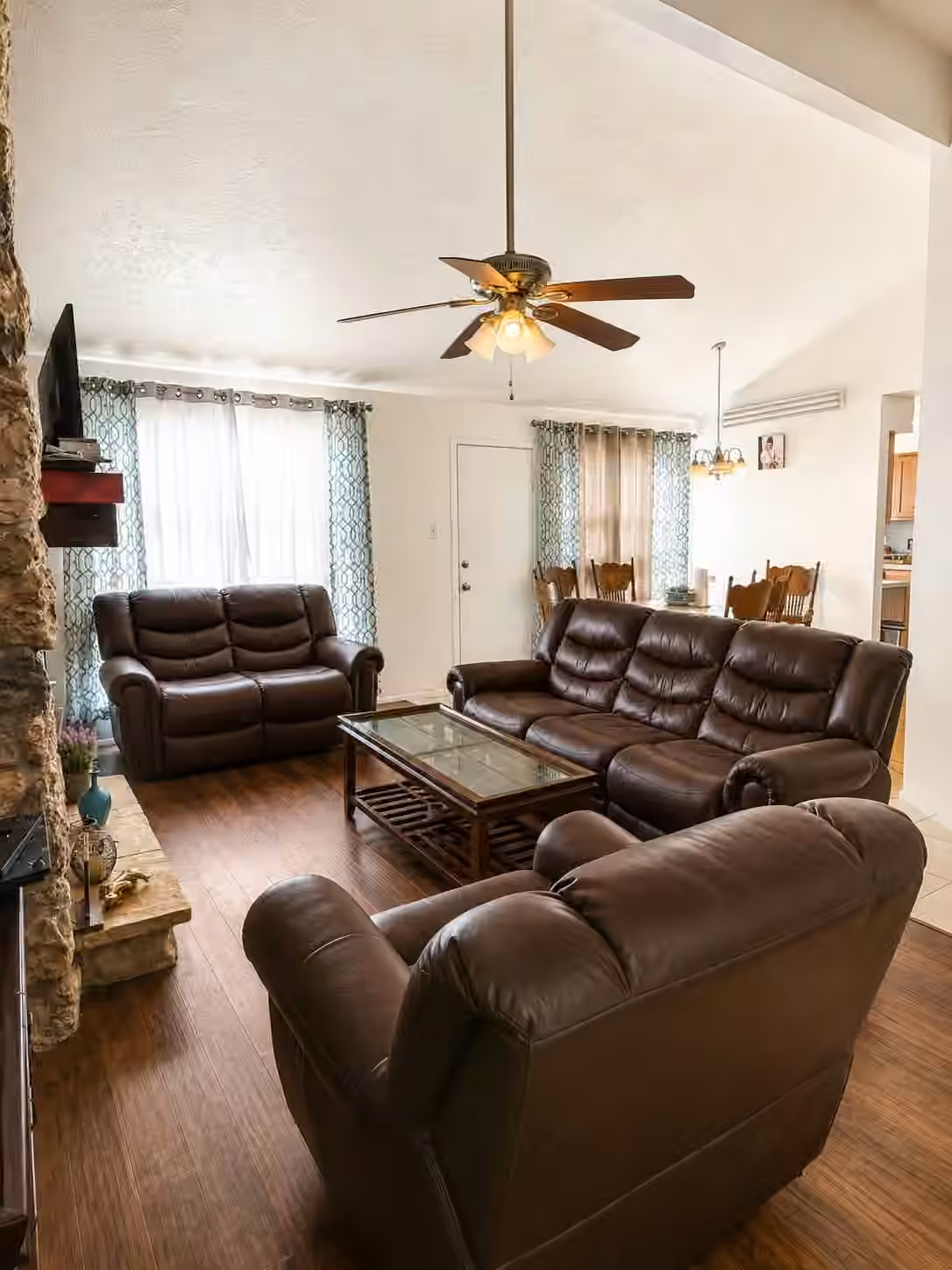 Photo 5 of 7819 Breda Drive, Baytown, TX