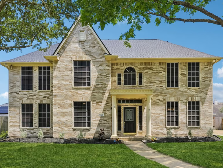 Photo 2 of 1207 Peregrine Drive, Friendswood, TX