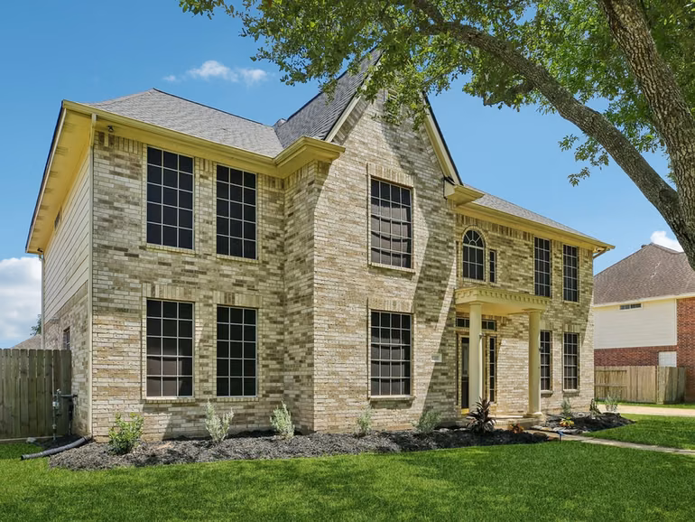 Photo 3 of 1207 Peregrine Drive, Friendswood, TX