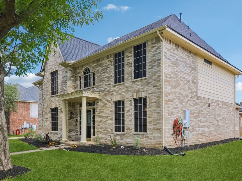 Photo 4 of 1207 Peregrine Drive, Friendswood, TX