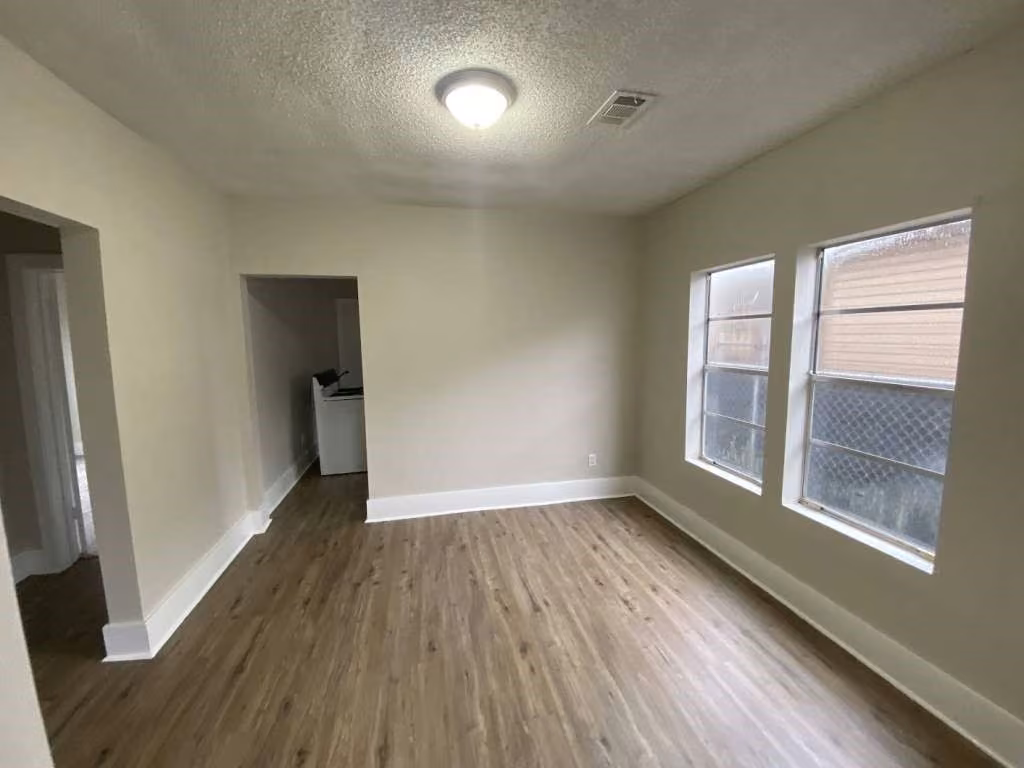 Photo 4 of 8213 E Erath Street, Houston, TX