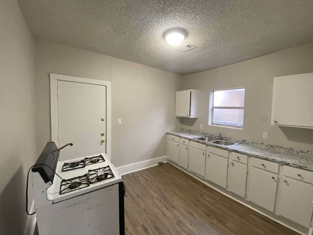 Photo 7 of 8213 E Erath Street, Houston, TX