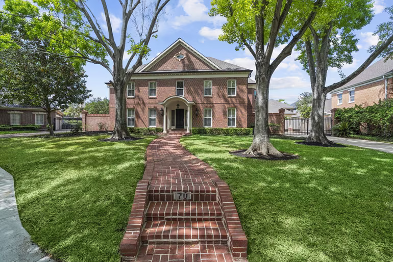 Photo of 70 Pipers Walk, Sugar Land, TX 77479