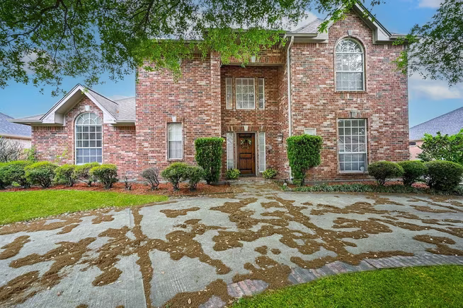 Photo 3 of 8102 Ashley Circle Drive S, Houston, TX