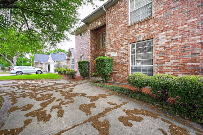 Photo 4 of 8102 Ashley Circle Drive S, Houston, TX