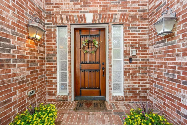 Photo 6 of 8102 Ashley Circle Drive S, Houston, TX
