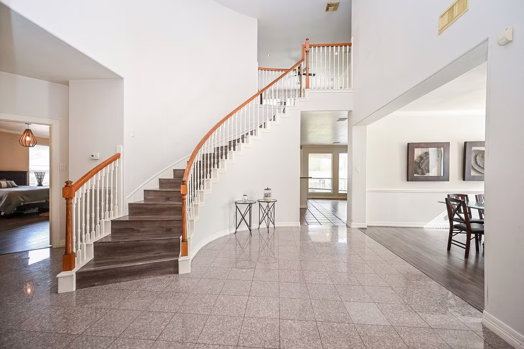 Photo 7 of 8102 Ashley Circle Drive S, Houston, TX