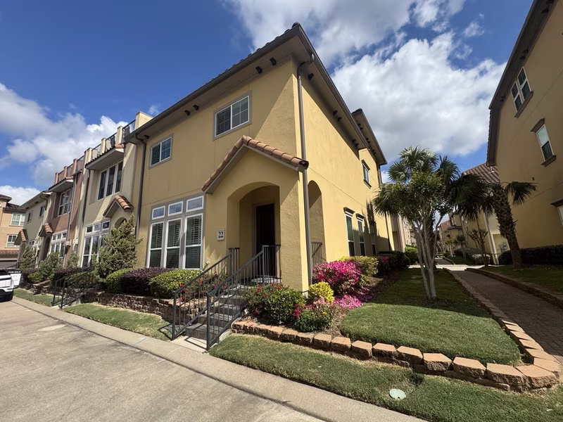 Photo 2 of 22 W Oaks Drive, Pasadena, TX