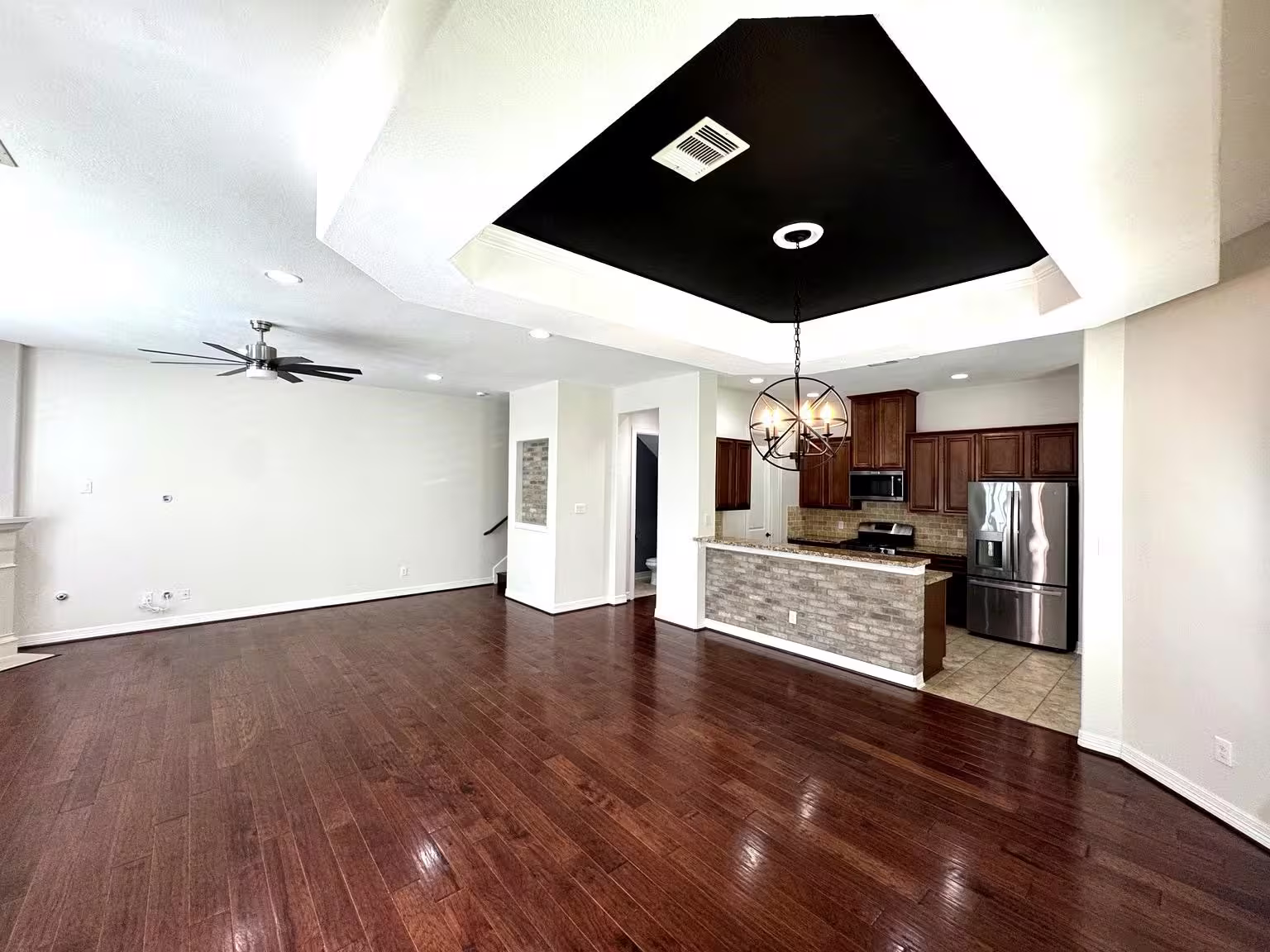 Photo 4 of 22 W Oaks Drive, Pasadena, TX