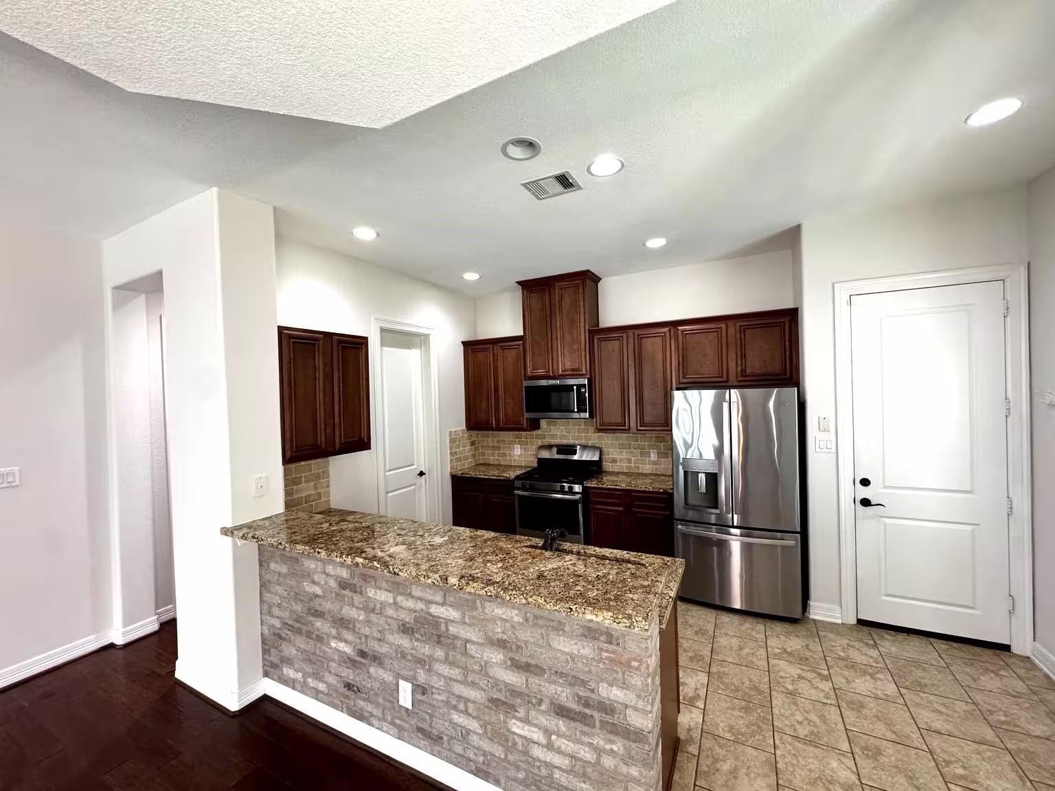 Photo 7 of 22 W Oaks Drive, Pasadena, TX