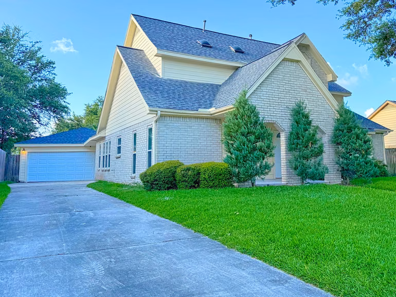Photo 2 of 2210 Redcliff Drive, Missouri City, TX