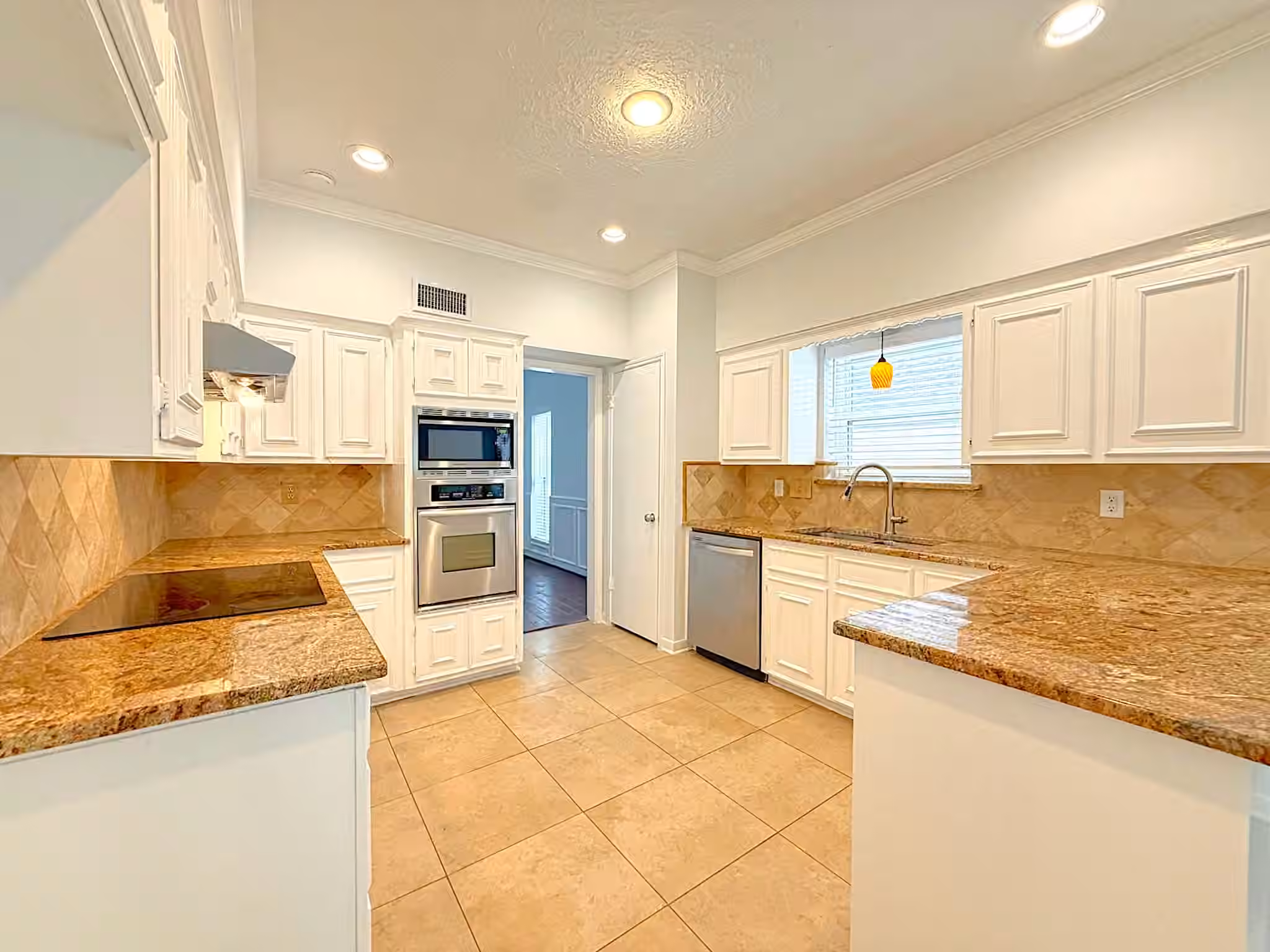 Photo 4 of 2210 Redcliff Drive, Missouri City, TX
