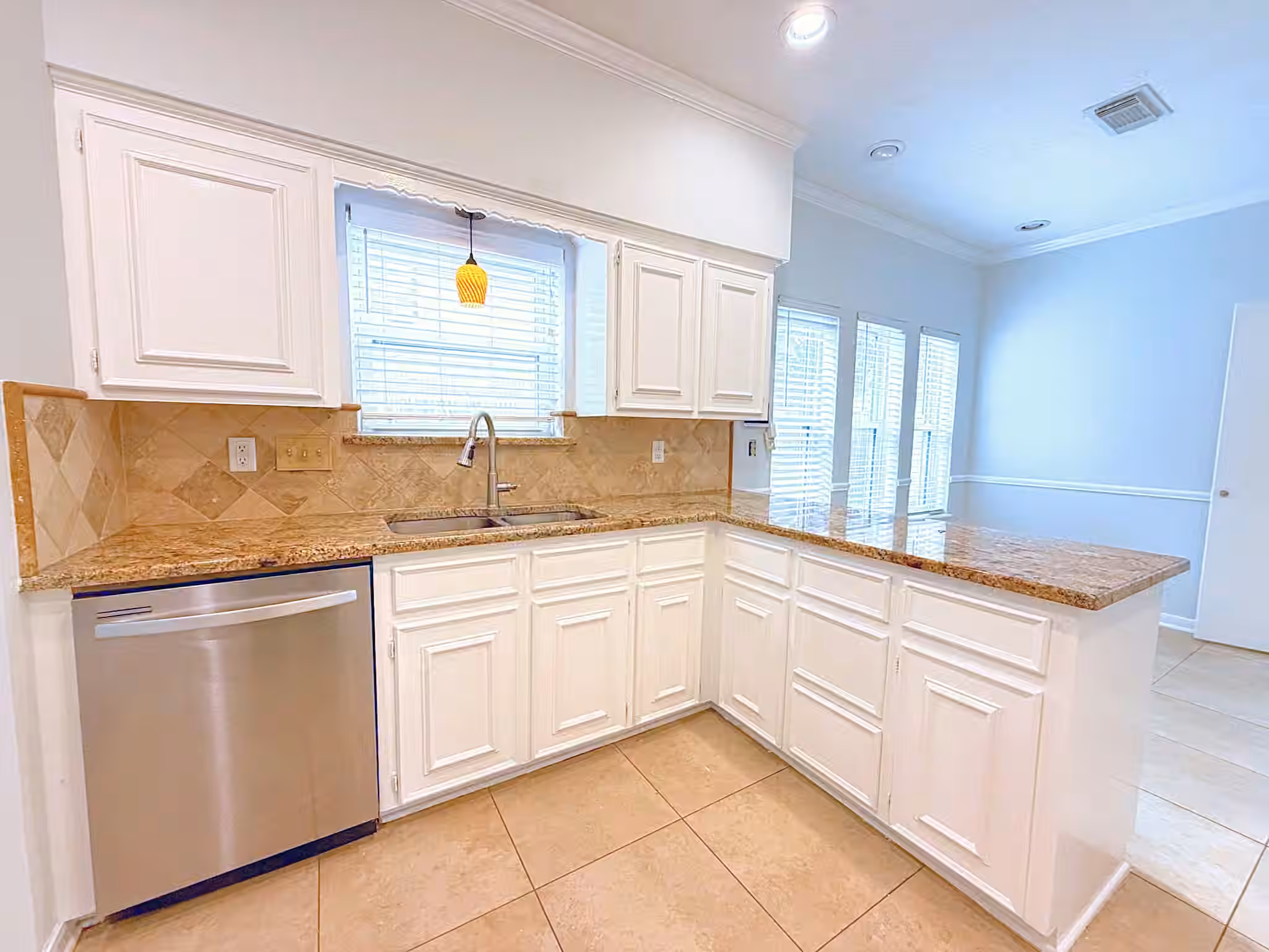 Photo 6 of 2210 Redcliff Drive, Missouri City, TX