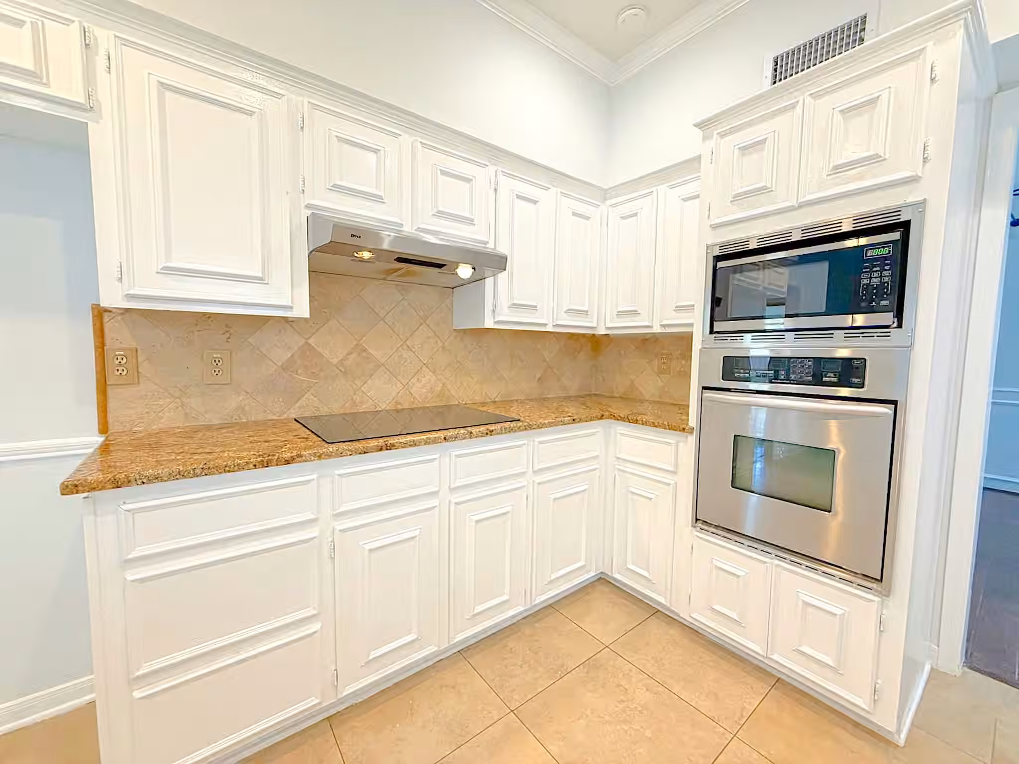 Photo 7 of 2210 Redcliff Drive, Missouri City, TX