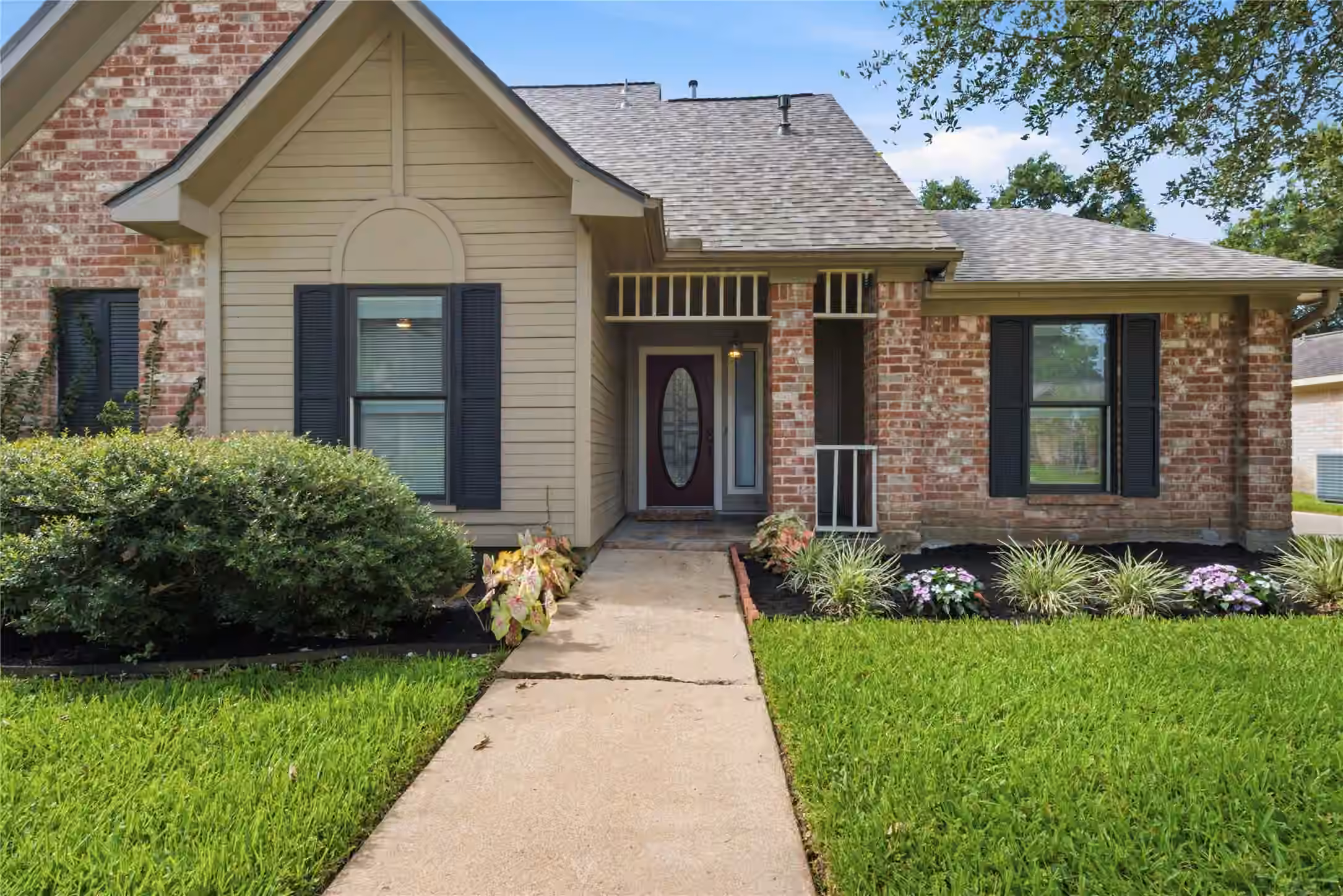 Photo of 518 Rozelle Avenue, Sugar Land, TX 77498