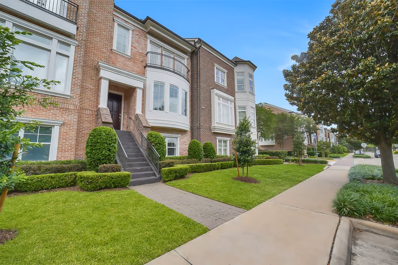 Photo 3 of 1374 Lake Pointe Parkway, Sugar Land, TX