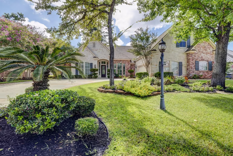 Photo of 40 W Oaks Court, Montgomery, TX 77356
