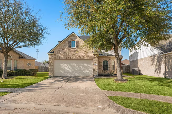 Photo 2 of 5911 Rosemary Circle, Baytown, TX