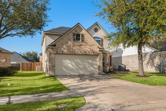 Photo 3 of 5911 Rosemary Circle, Baytown, TX