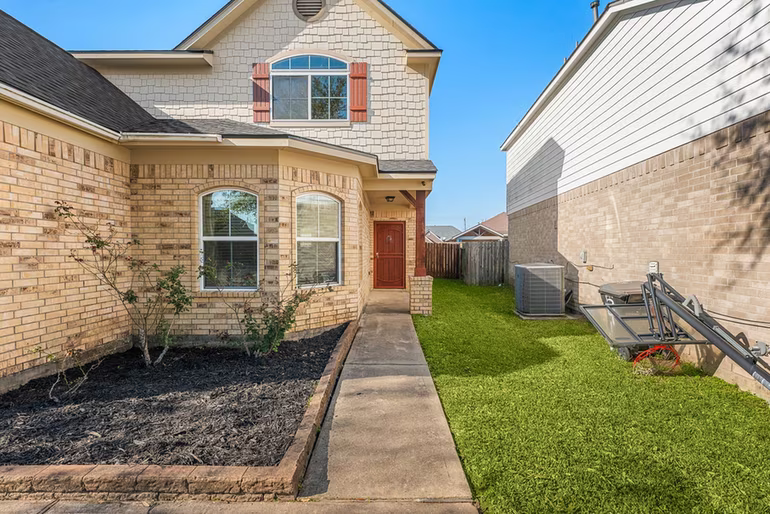 Photo 4 of 5911 Rosemary Circle, Baytown, TX
